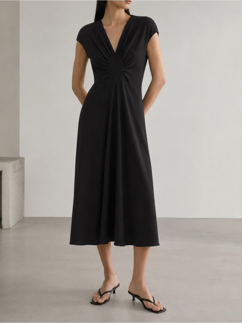 Anne Klein Black V-Neck Gathered Waist Midi Dress